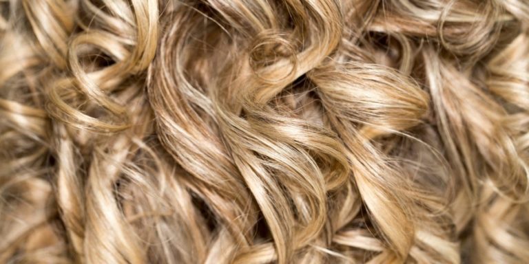 Your Curly Hair Care Guide: How to Wash with Natural Hair Shampoo