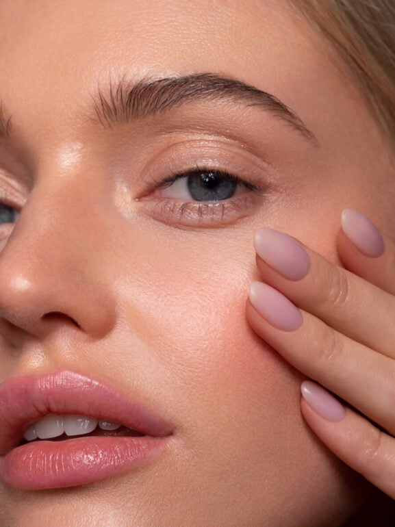 Beauty Blog Portrait of a beautiful woman with natural make-up